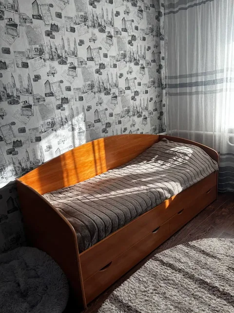 Продажа односпальной кровати с матрасом и ящиками - Мебель в Курагино