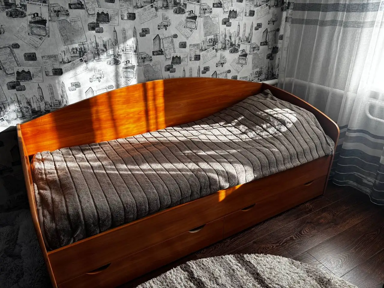 Продажа односпальной кровати с матрасом и ящиками - Мебель (Барахолка) в Курагино