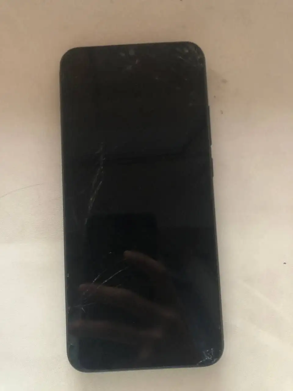 Продам срочно с разбитым экраном - Смартфоны (Электроника) в Минусинск