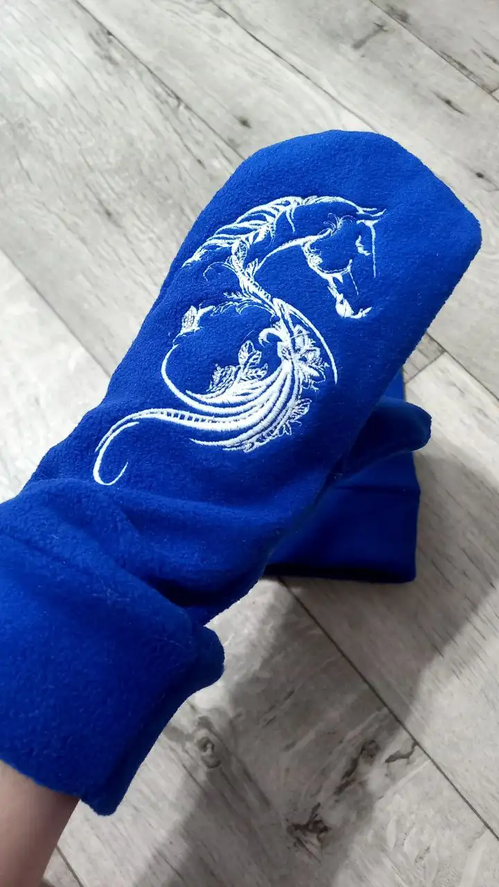 Флисовые варежки ручной работы с вышивкой - Барахолка в Минусинск