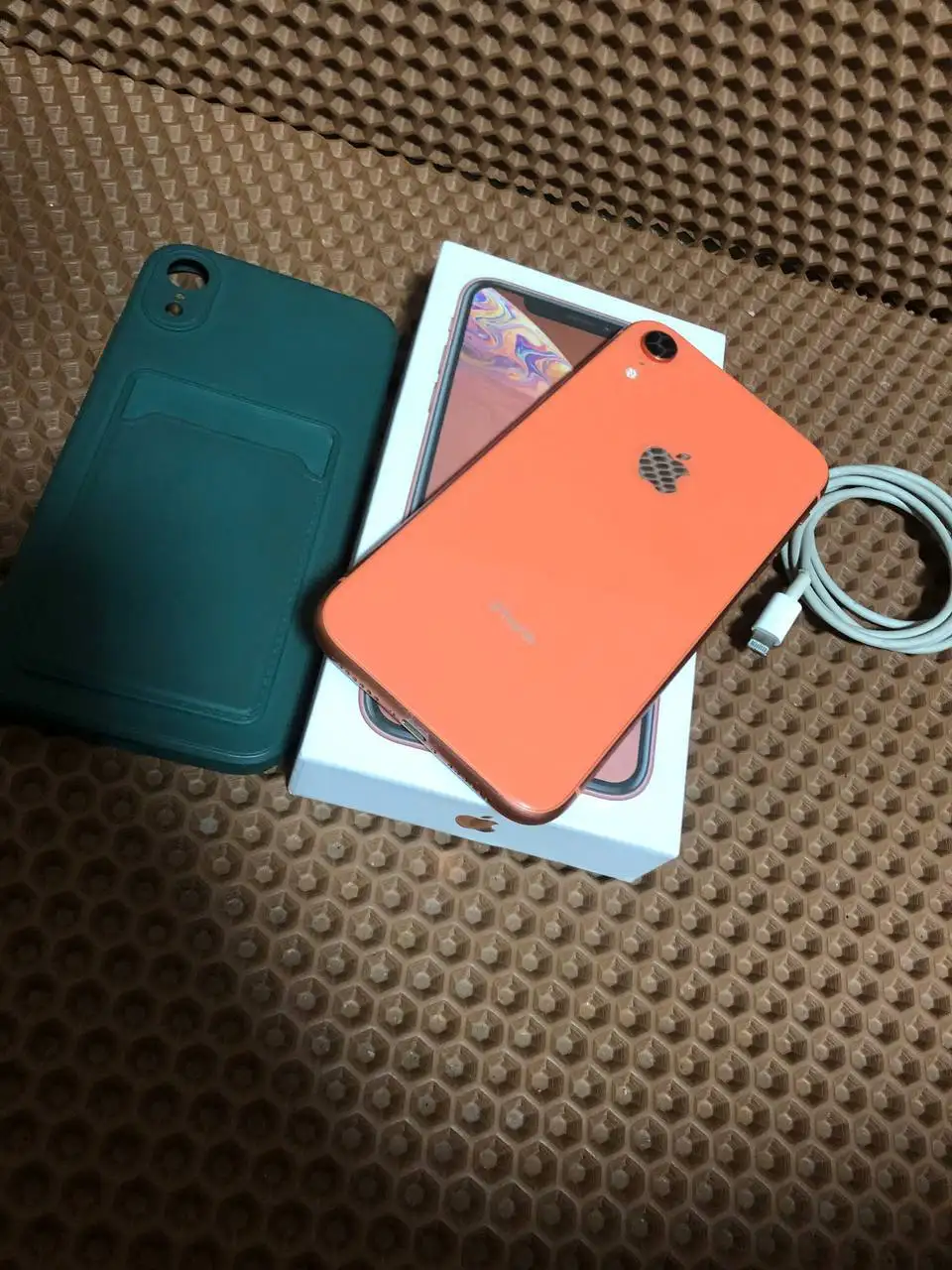 Продажа iPhone XR 64GB в полном комплекте - Смартфоны (Электроника) в Минусинск