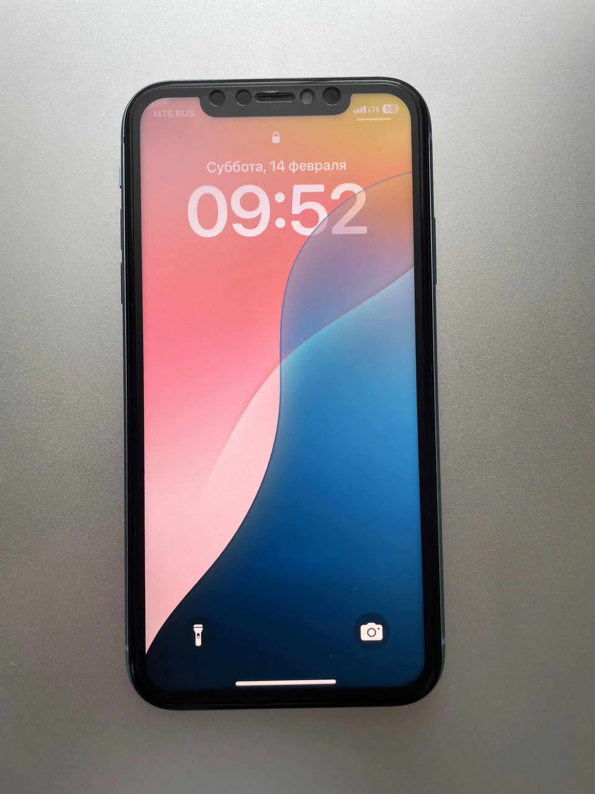 Продам телефон 128 гб с замененным аккумулятором - Телефоны (Электроника) в Минусинск