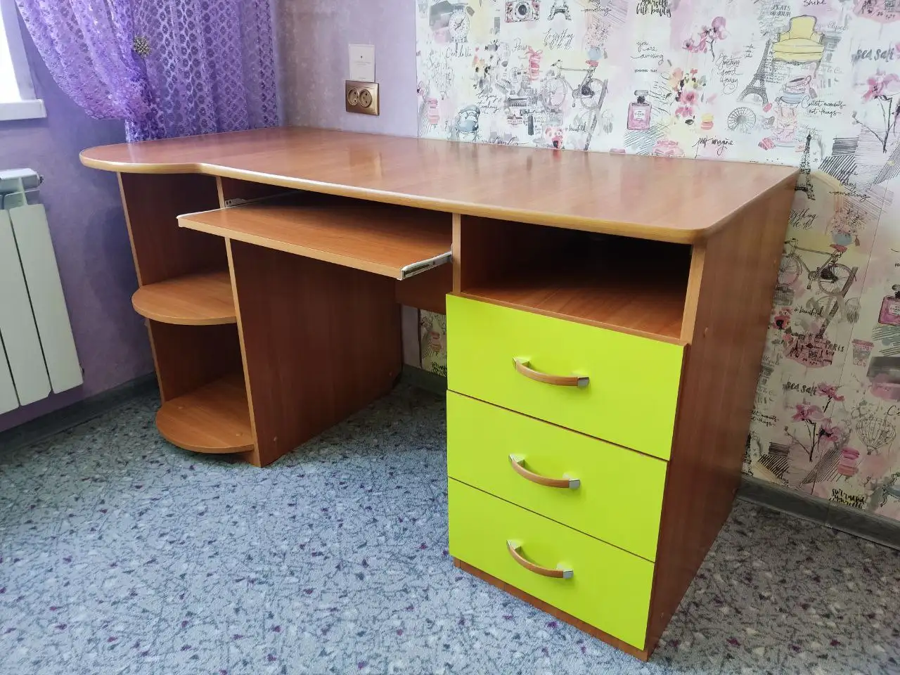 Комплект детской мебели с ковролином - Мебель (Барахолка) в Минусинск