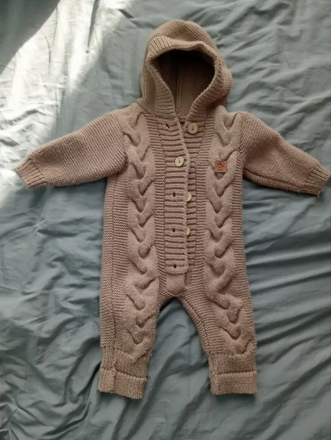 Продажа детских комбинезонов разных размеров и цветов - Куклы в Минусинск