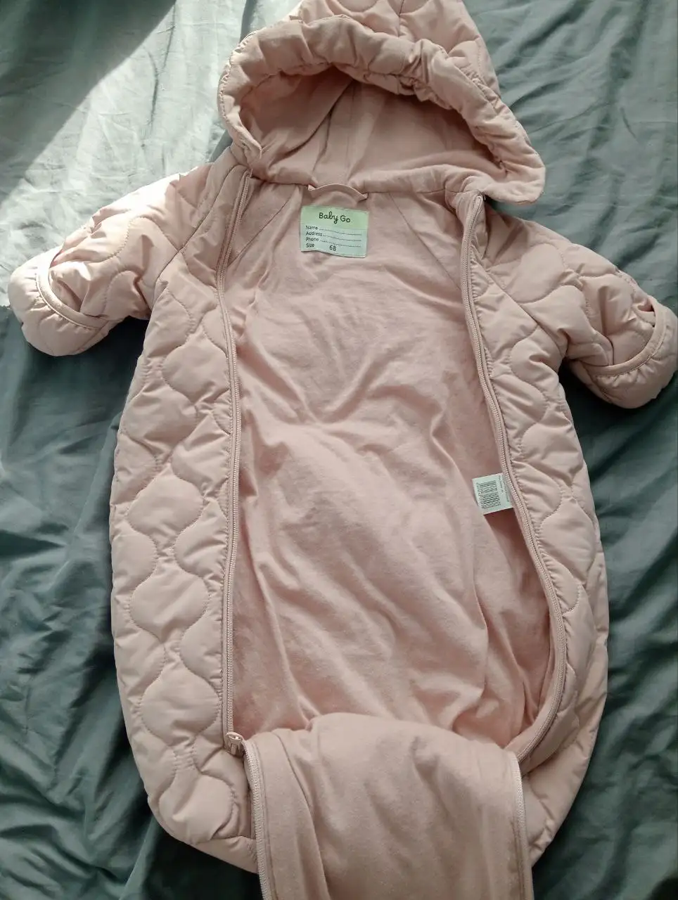 Продажа детских комбинезонов разных размеров и цветов - Одежда (Товары для детей) в Минусинск