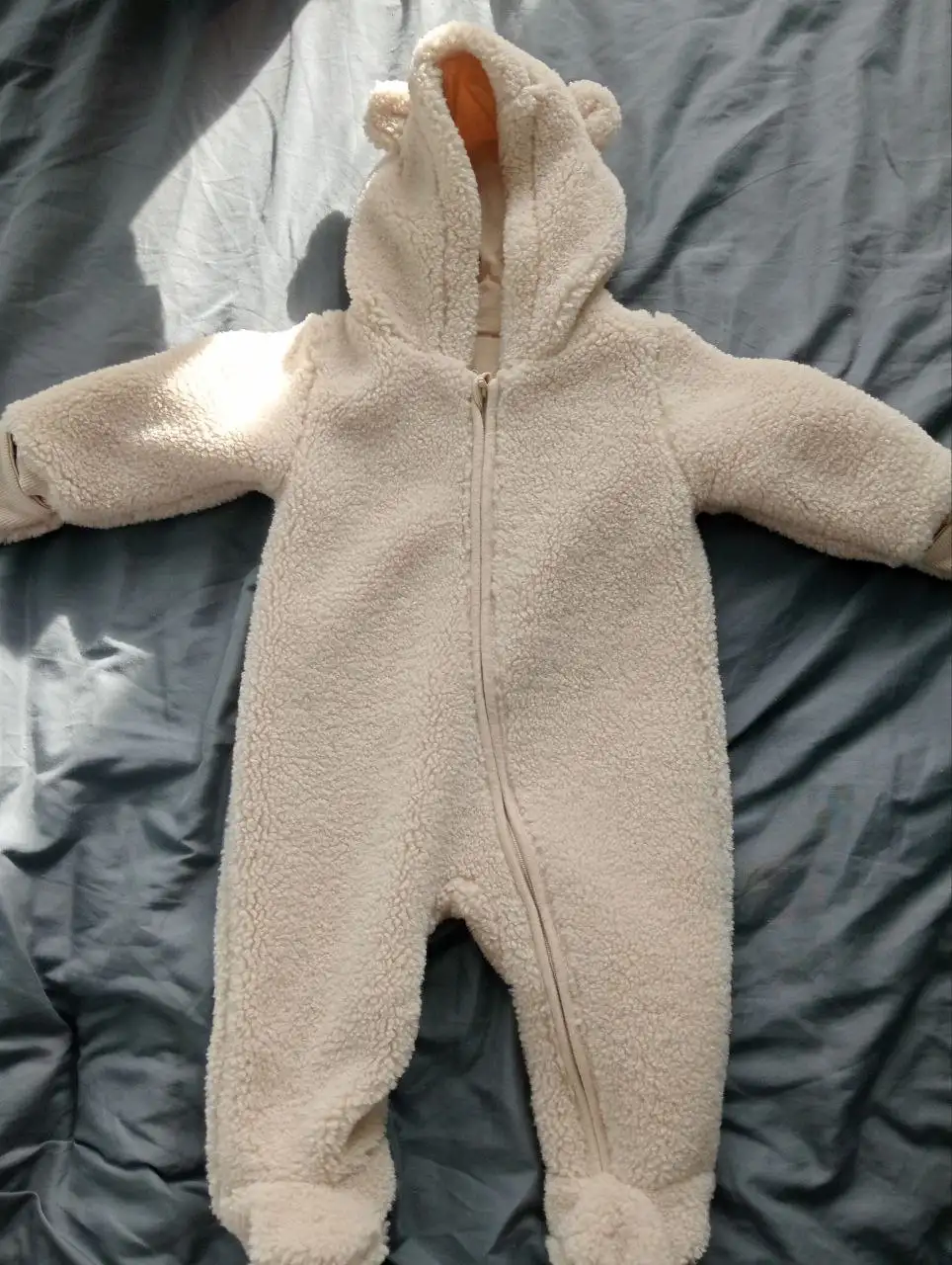 Продажа детских комбинезонов разных размеров и цветов - Одежда (Товары для детей) в Минусинск