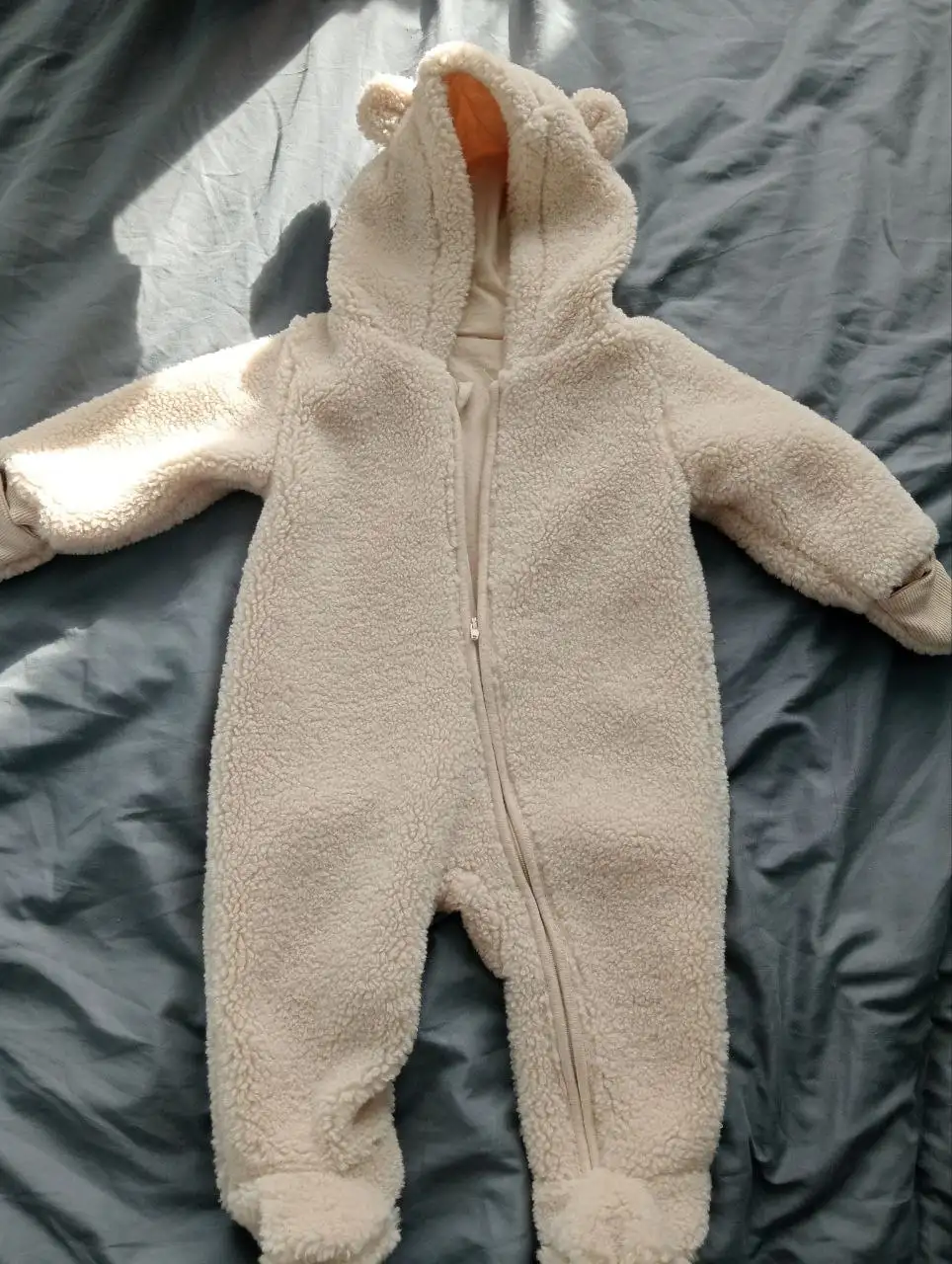 Продажа детских комбинезонов разных размеров и цветов - Одежда (Товары для детей) в Минусинск