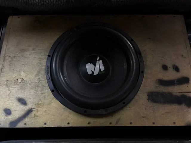 Продам сабвуфер Machete Sport 15 и усилитель Kix 600wx1 - частное объявление в Минусинск