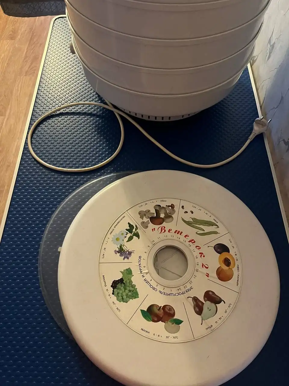 Сушилка для овощей и фруктов Ветерок 2 - Кухонная техника (Барахолка) в Минусинск