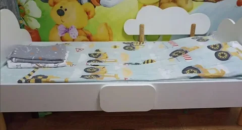 Детская кроватка с матрасом и постельным бельем - Товары для детей в Минусинск