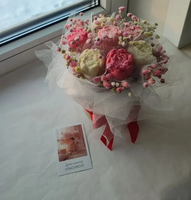 Букеты из воска и изделия из гипса - Часы в Минусинск