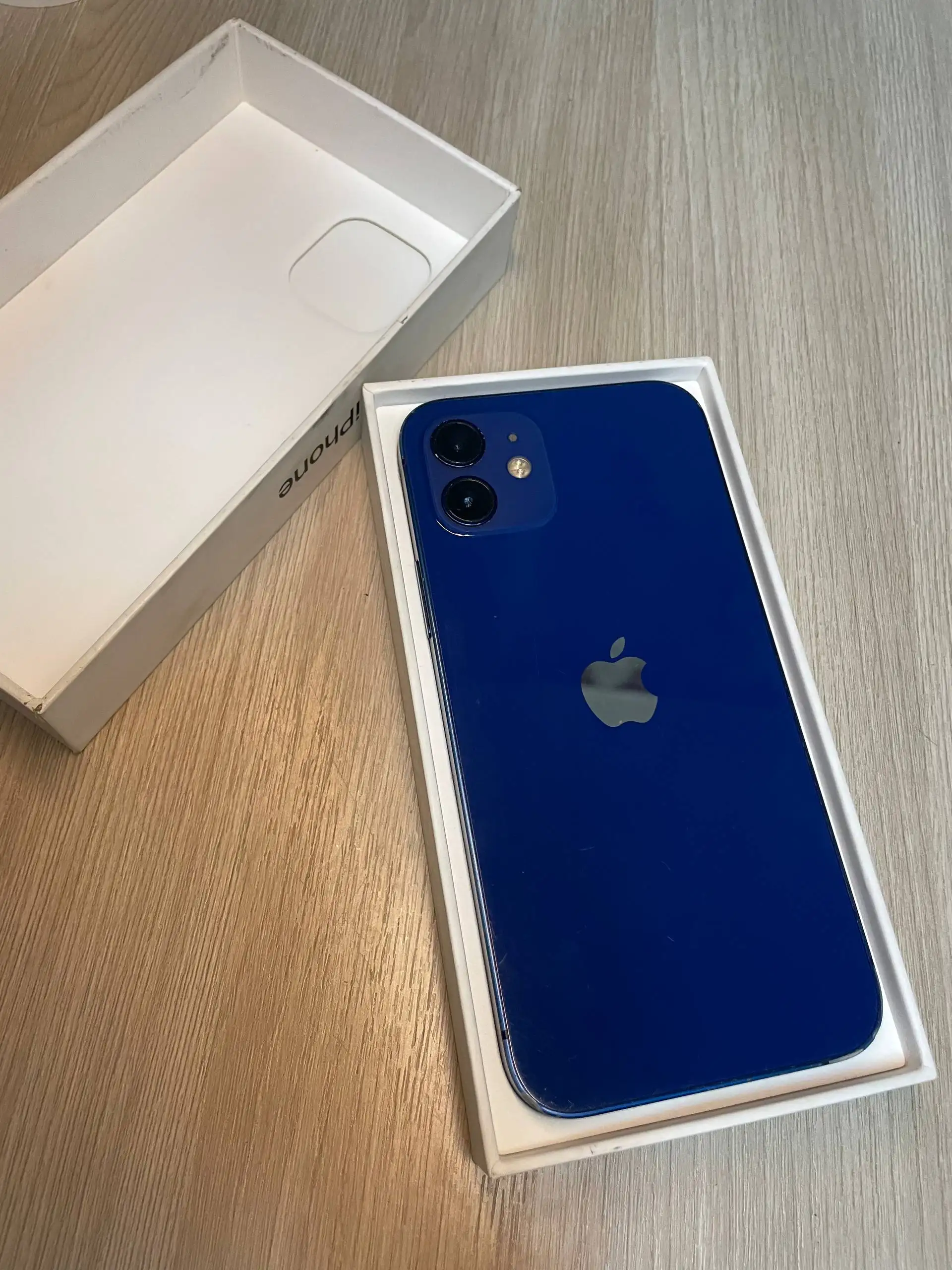 Продам iPhone 12 64g с неработающей задней камерой - Смартфоны (Электроника) в Минусинск