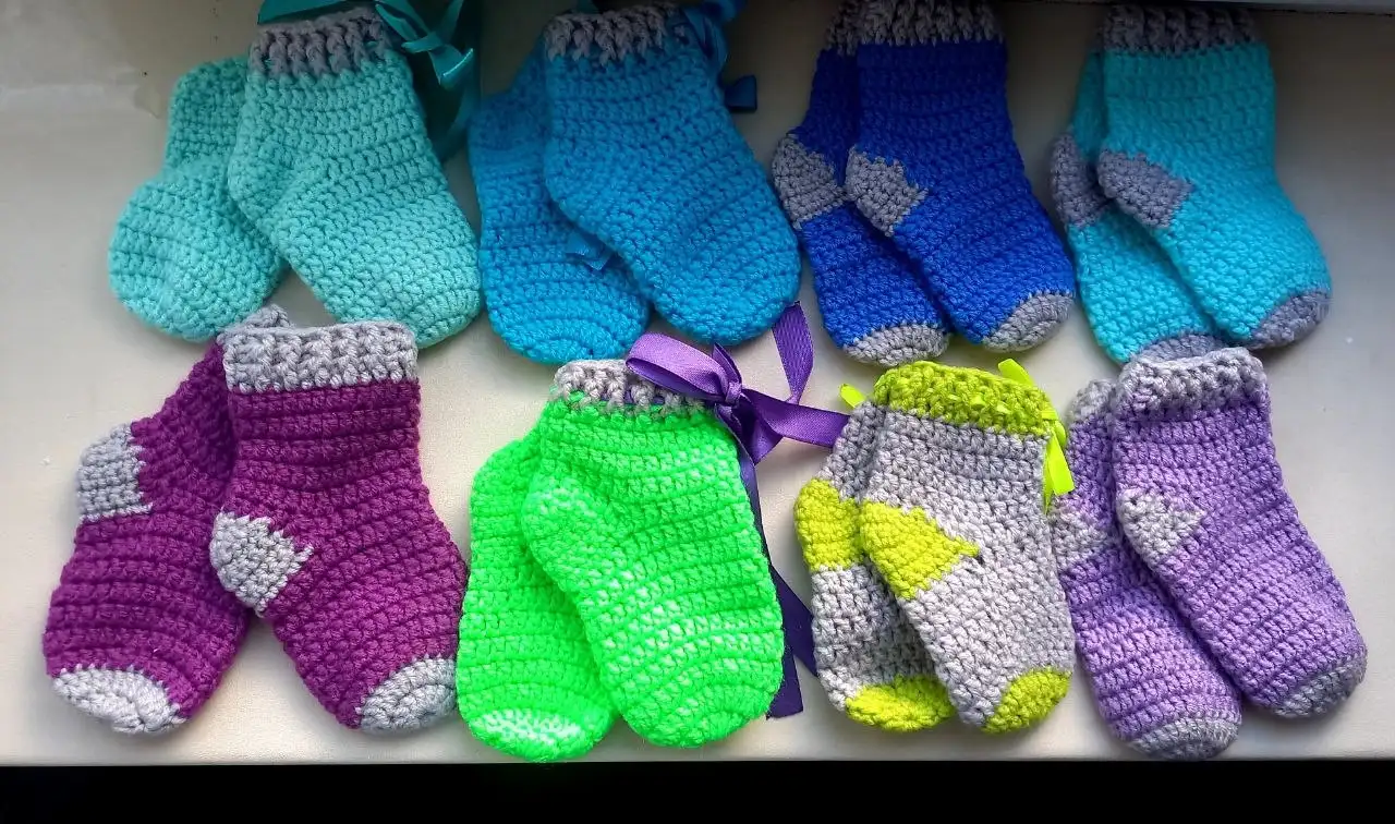 Детские сандали и носочки - Детская одежда и обувь (Барахолка) в Минусинск