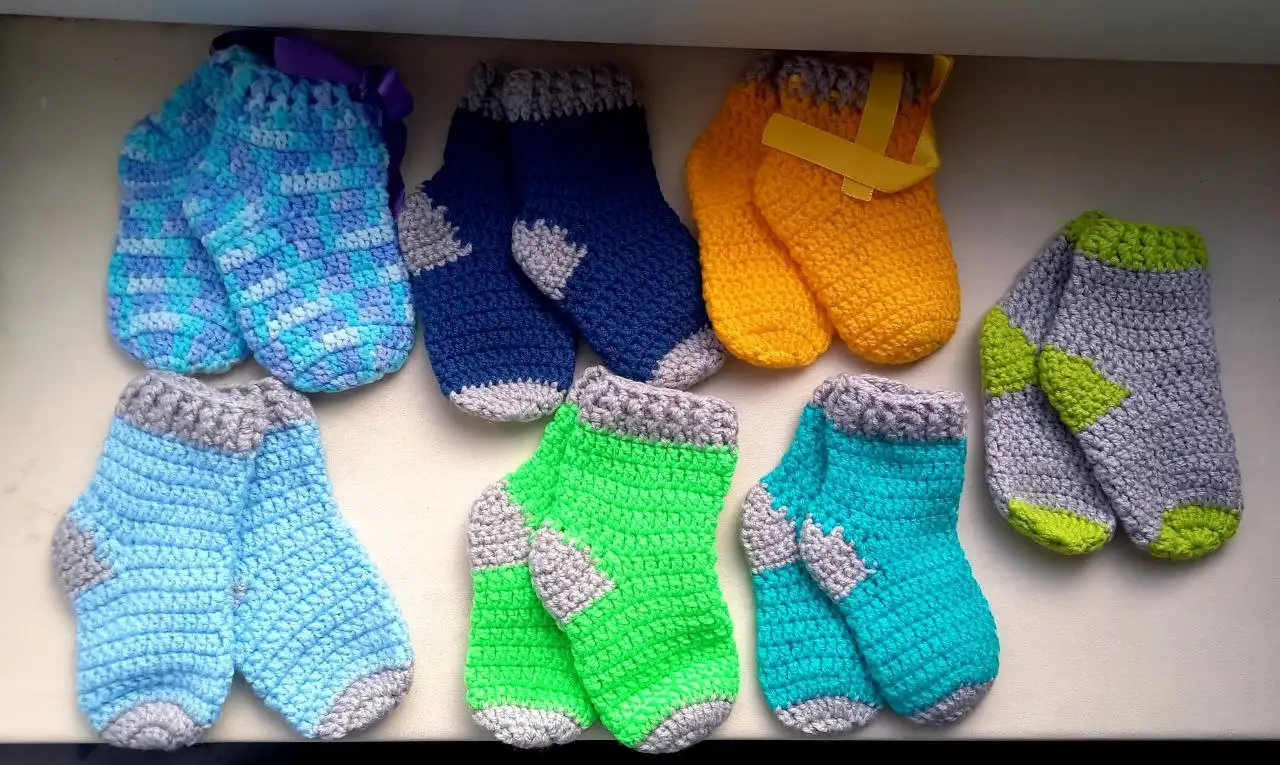 Детские сандали и носочки - Детская одежда и обувь (Барахолка) в Минусинск