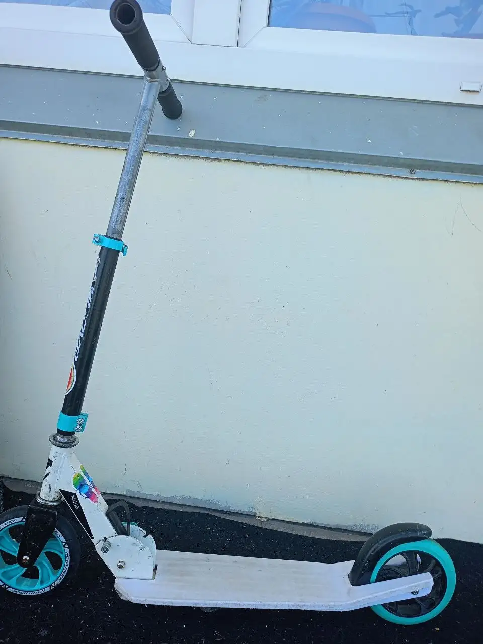 Продается самокат с колесами 15 см - Спорт и отдых (Барахолка) в Минусинск