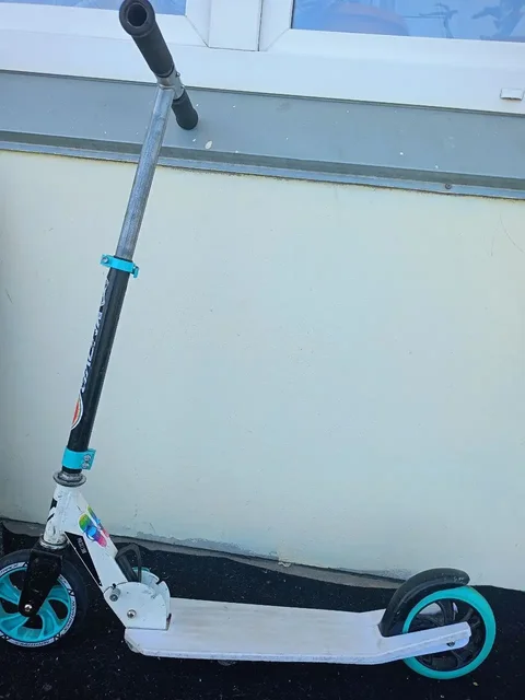 Продается самокат с колесами 15 см - Спорт и отдых в Минусинск