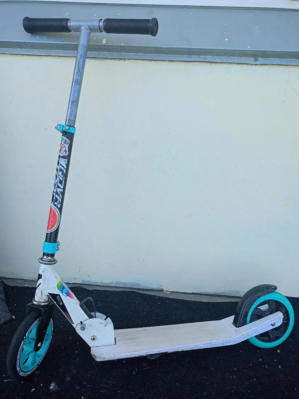 Продается самокат с колесами 15 см - Спорт и отдых (Барахолка) в Минусинск
