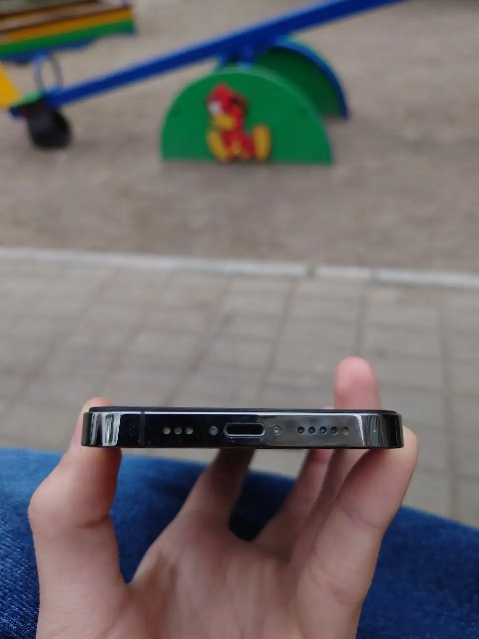 iPhone 12 Pro заблокирован с битой крышкой и экраном - Мобильные телефоны (Электроника) в Минусинск