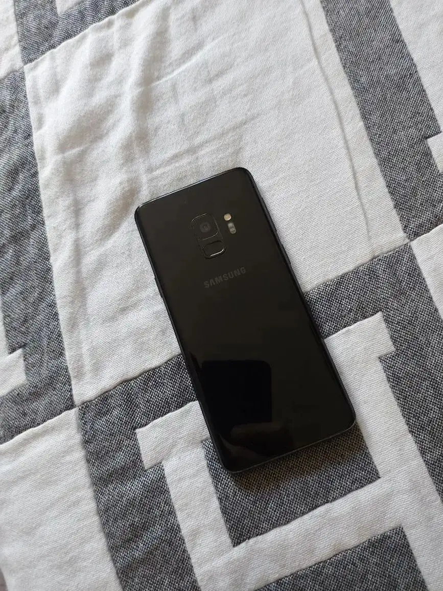 Обмен Samsung S9 4/64 на Android или iPhone - Мобильные телефоны (Электроника) в Минусинск