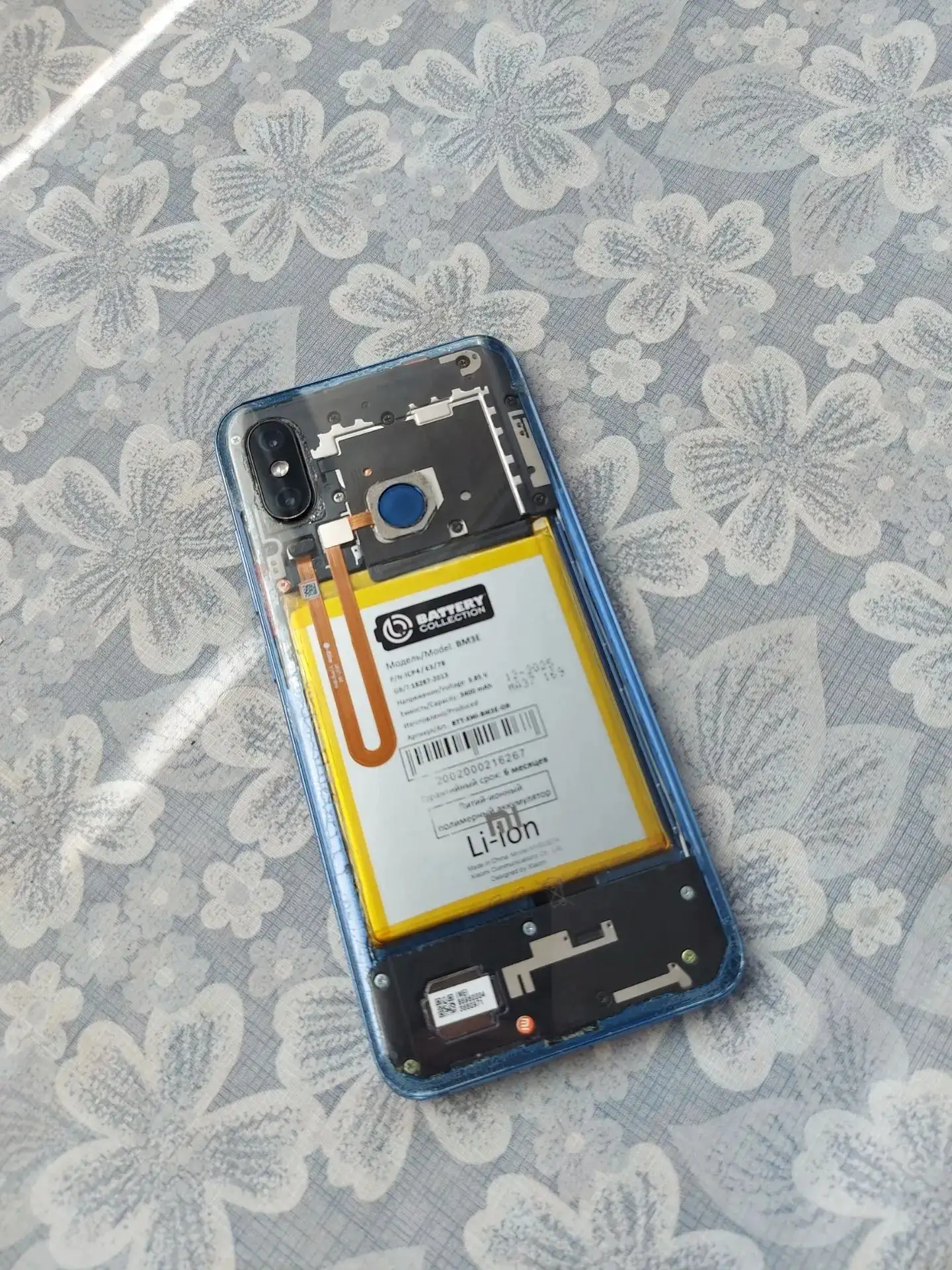 Xiaomi Mi 8 6/128 в хорошем состоянии - Смартфоны (Электроника) в Минусинск