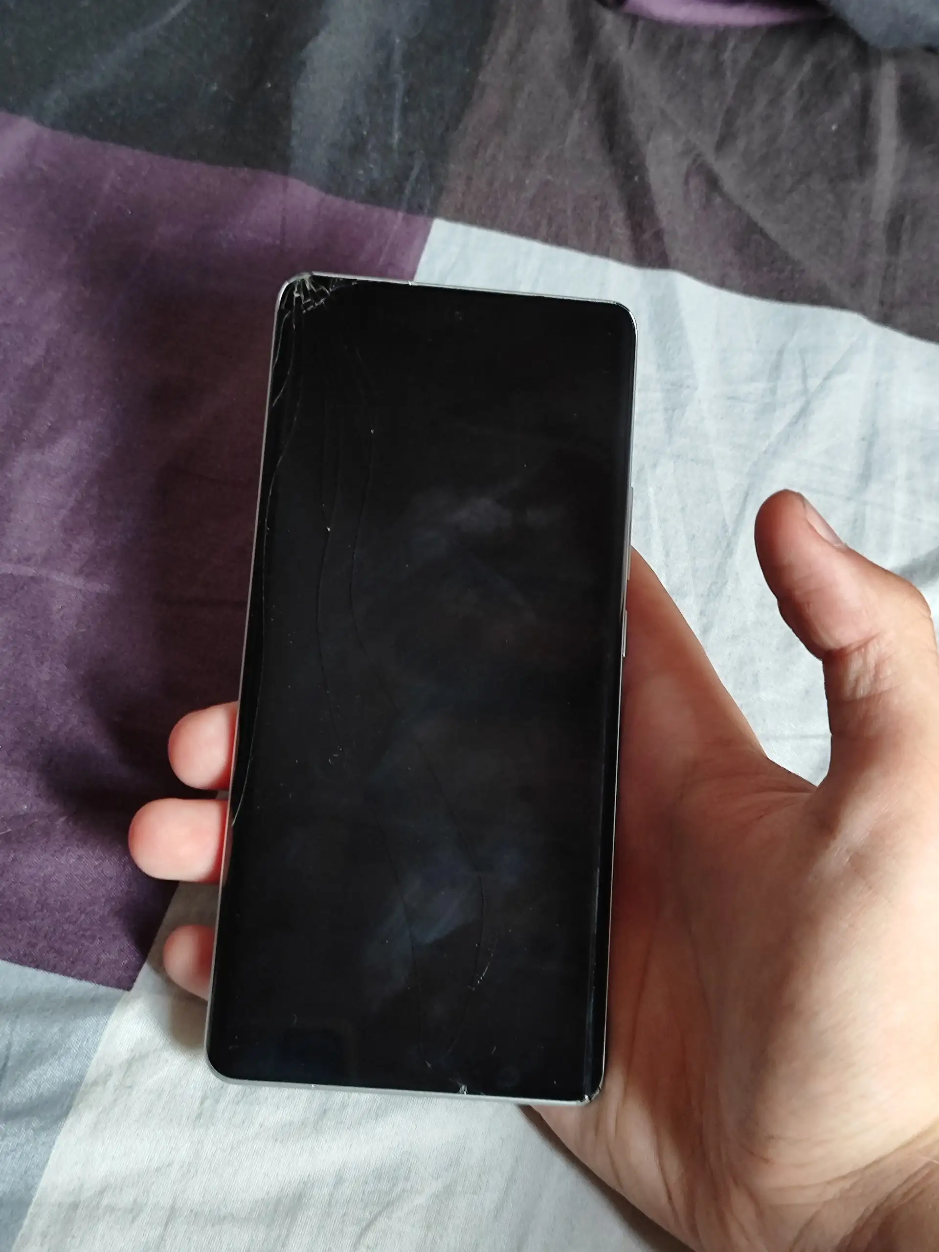 Realme GT Neo 6SE на запчасти/восстановление - Смартфоны (Электроника) в Минусинск