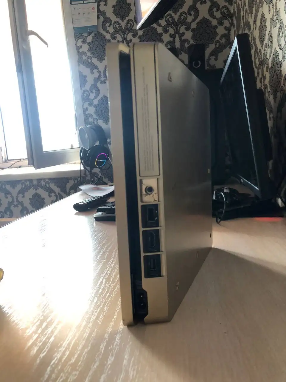 Sony PlayStation 4 Slim Gold с двумя геймпадами - Игровые приставки (Электроника) в Минусинск