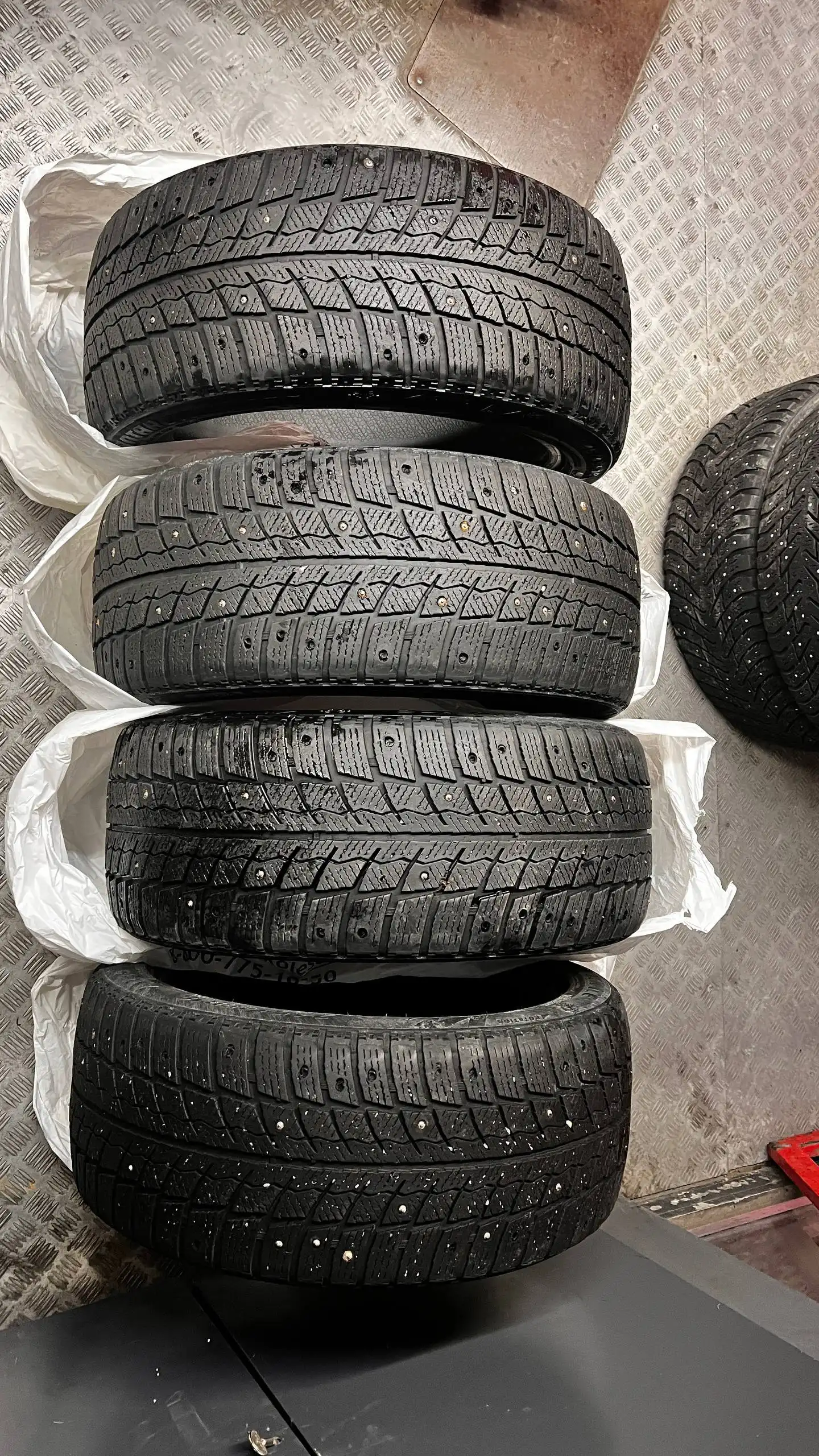 Продам резину ZETA 245/45/18