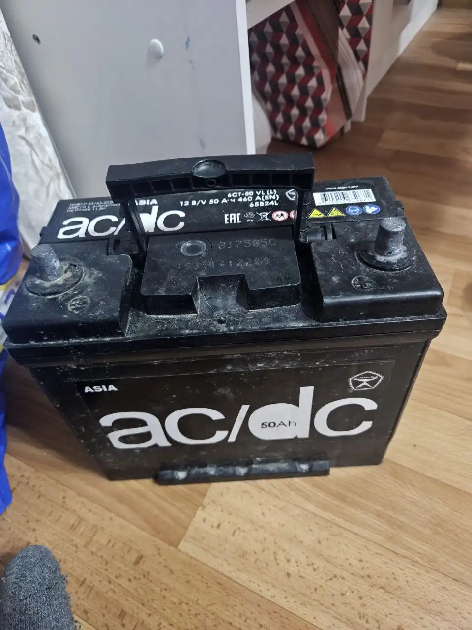 Продам автомобильный аккумулятор 50ач