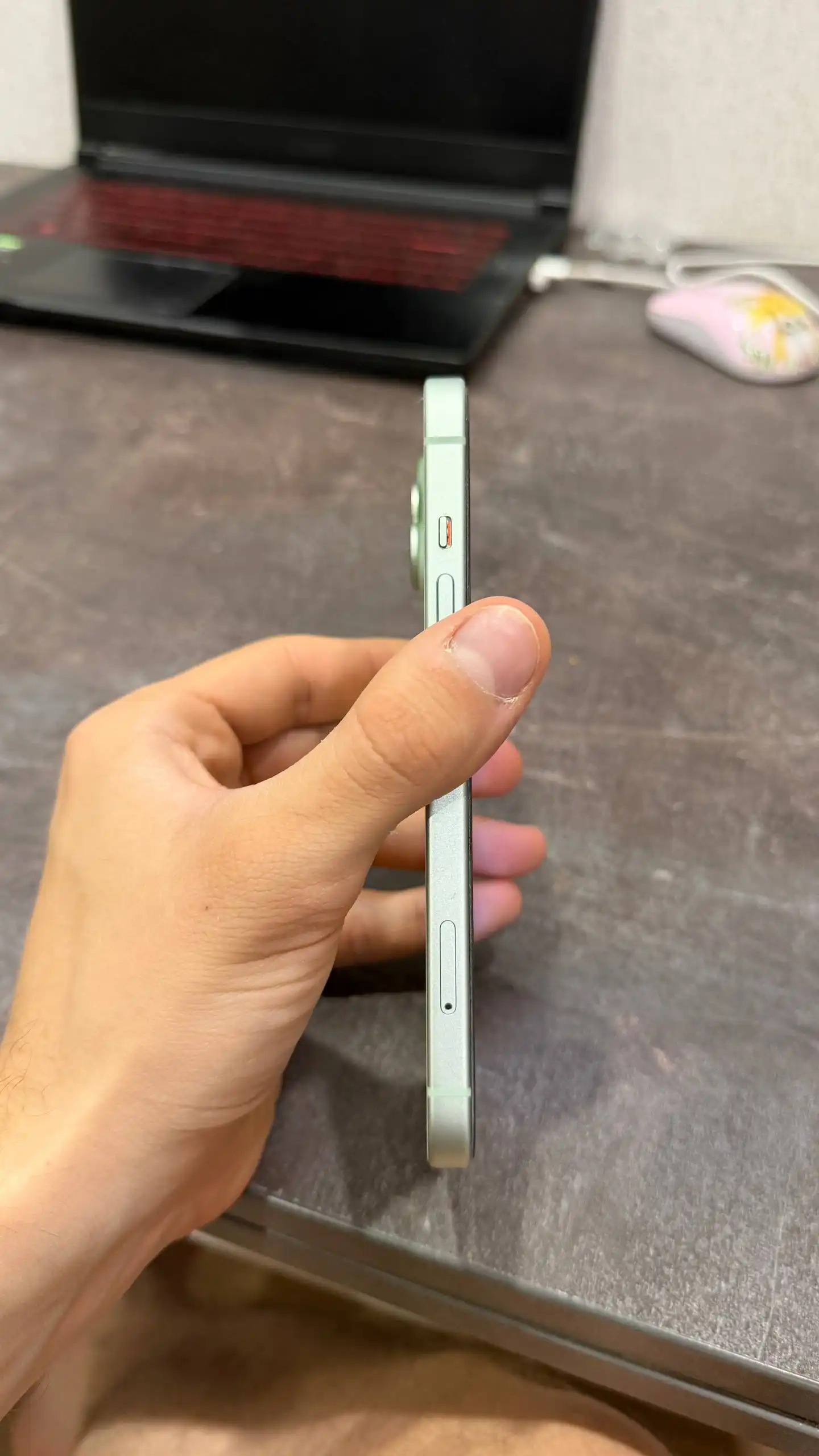 Продам iPhone 15 128 ГБ в идеальном состоянии