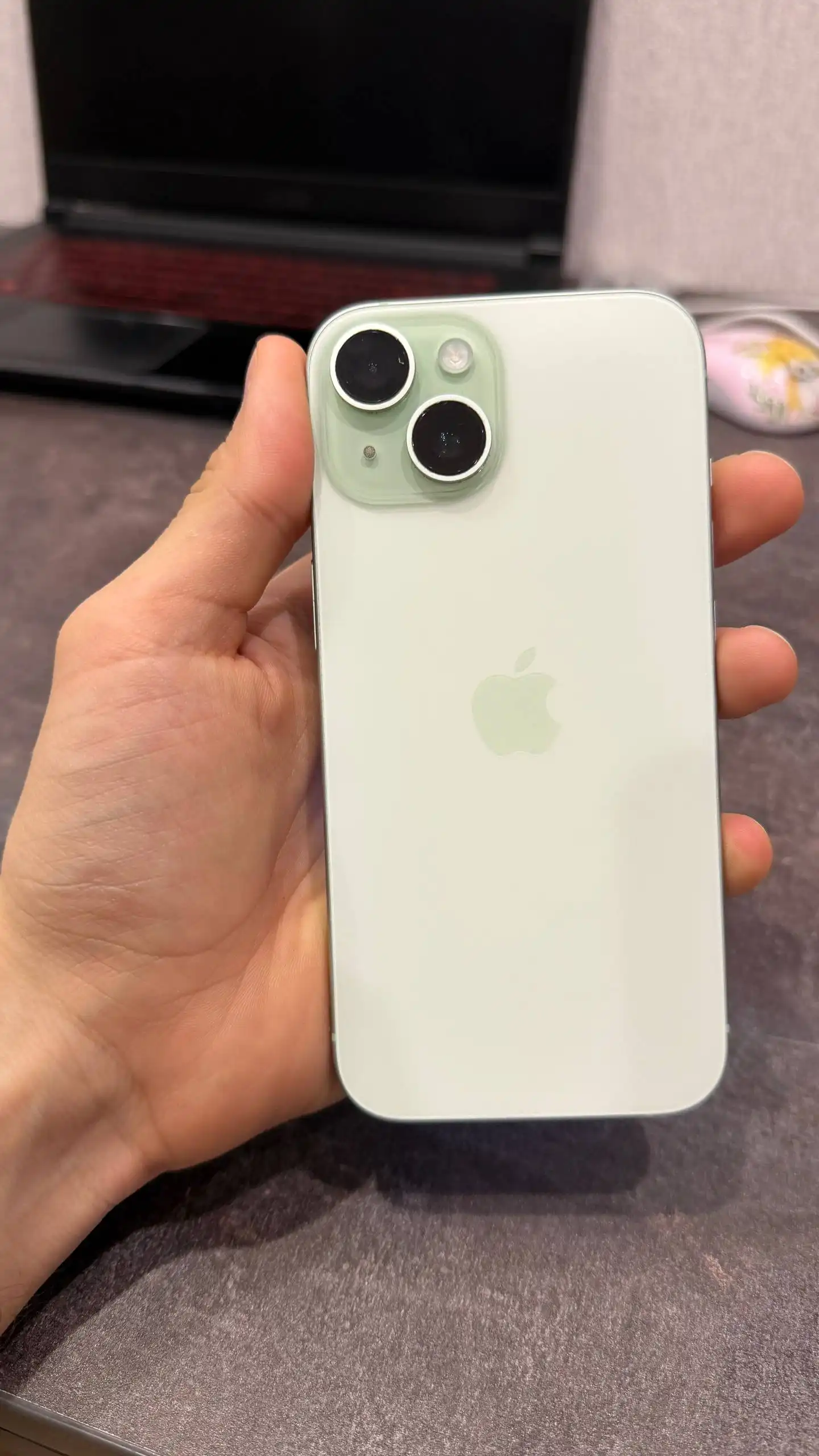 Продам iPhone 15 128 ГБ в идеальном состоянии