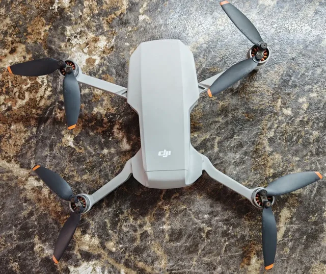 Продажа DJI Mini SE с малым налётом - частное объявление в Новосибирск