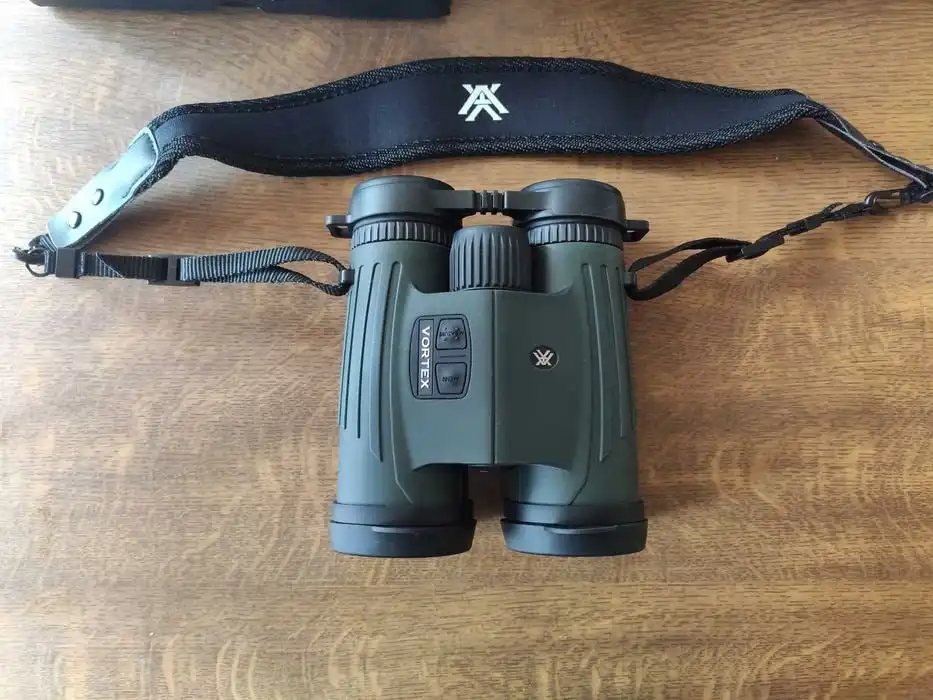 Бинокль с лазерным дальномером Vortex Fury 10x42 HD 5000 LRF