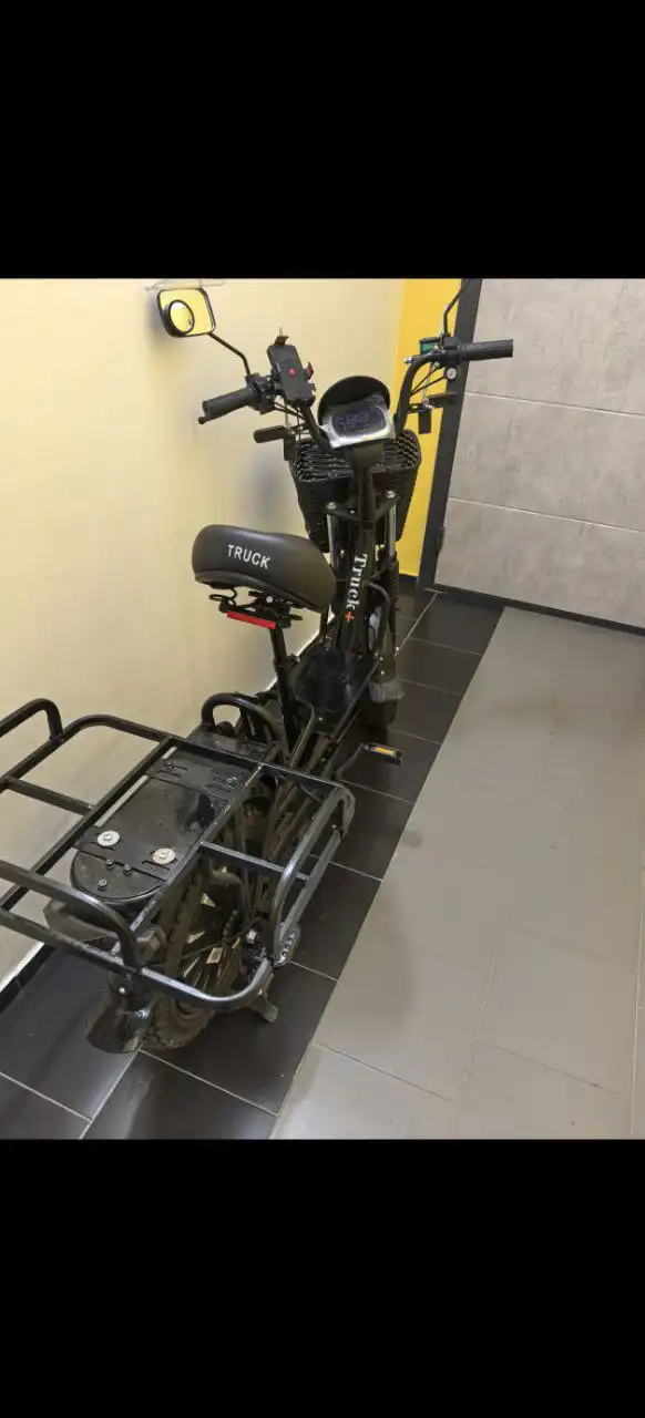 Электронный велосипед с двумя аккумуляторами