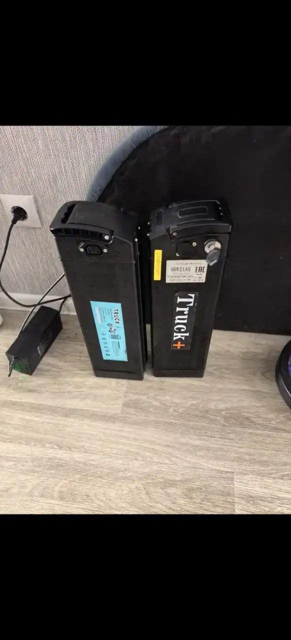 Электронный велосипед с двумя аккумуляторами