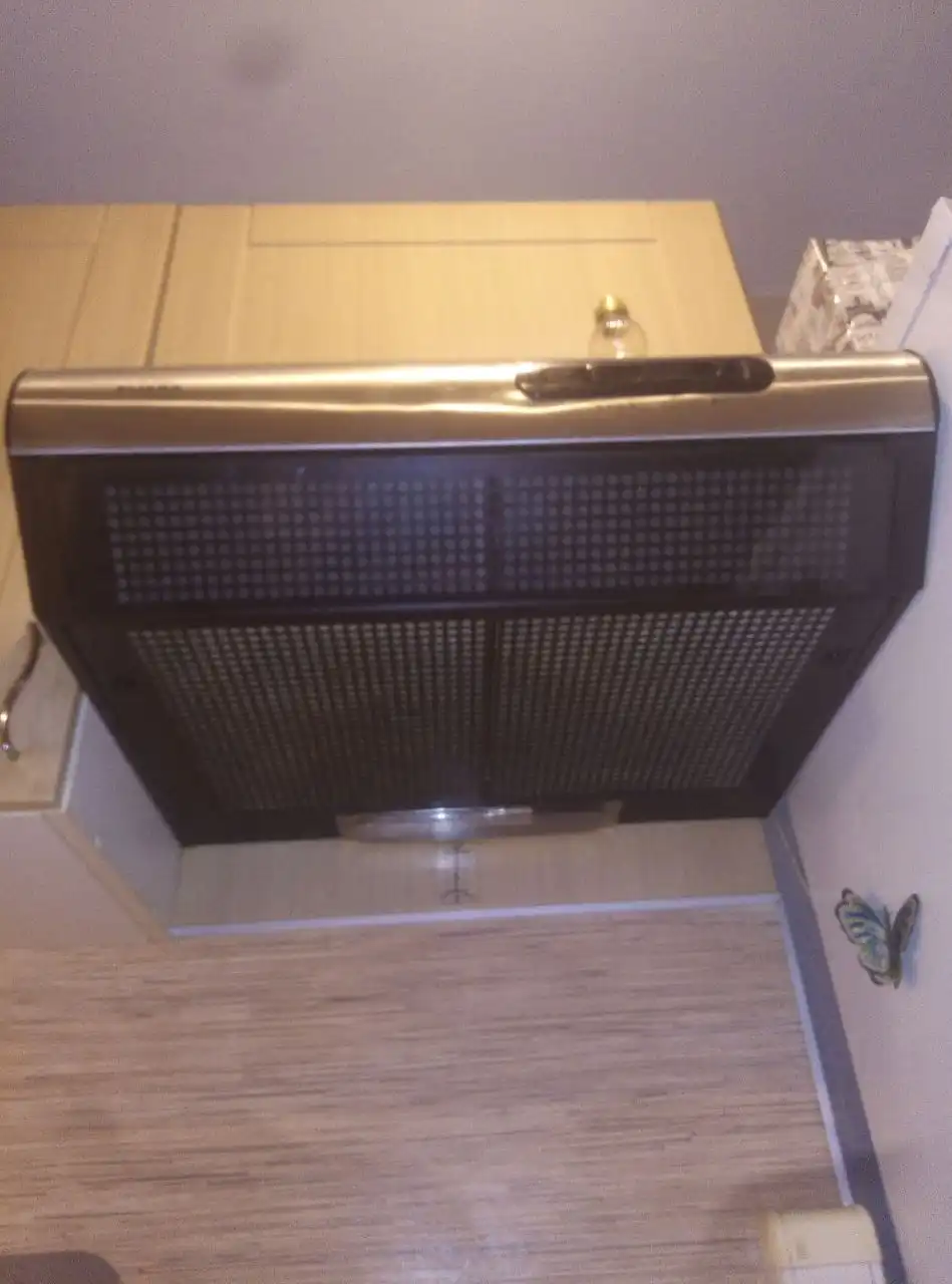 Продам вытяжку рабочую в хорошем состоянии