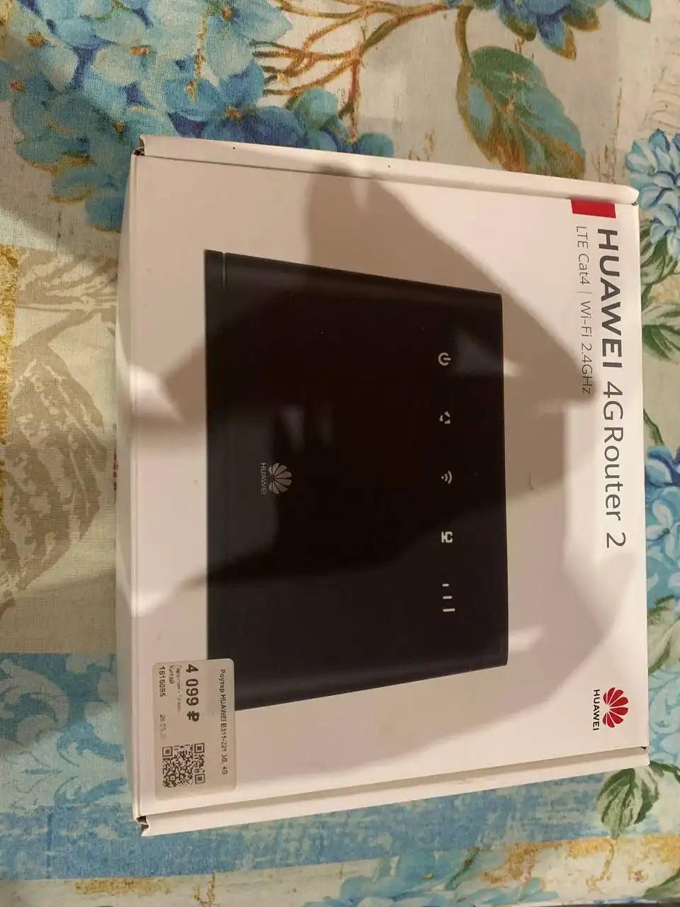 Продам исправный роутер с полным комплектом и чеком - Сетевое оборудование (Электроника) в Новосибирск