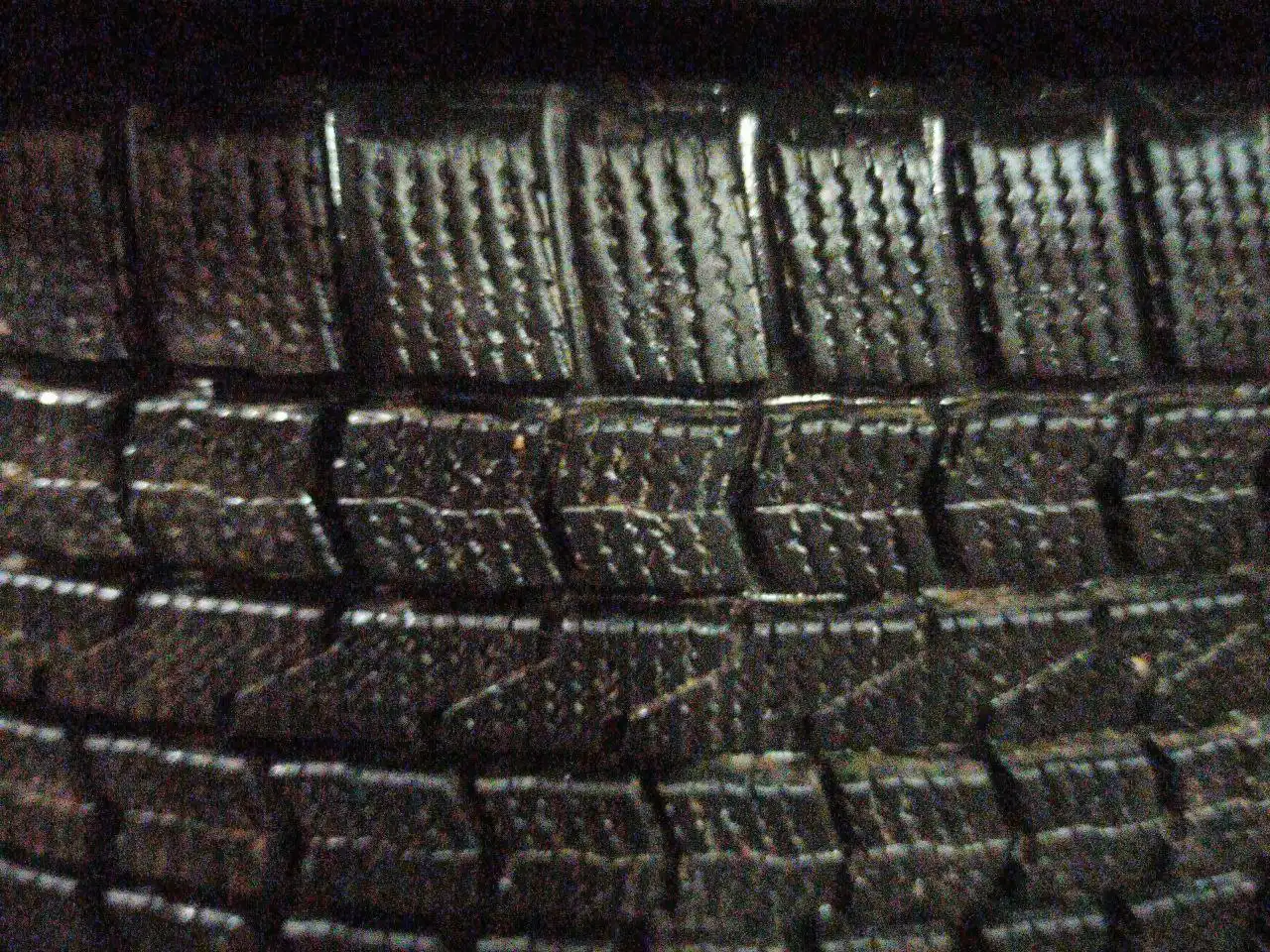 Продажа комплекта шин 195/65 R15 - Шины и диски (Запчасти) в Новосибирск