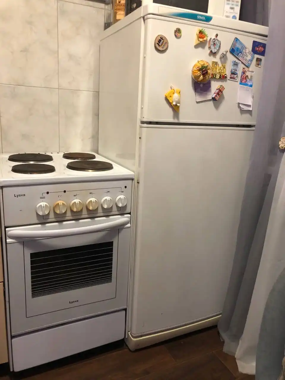 Холодильник не работает, плита в порядке - Крупная бытовая техника (Для дома и дачи) в Новосибирск