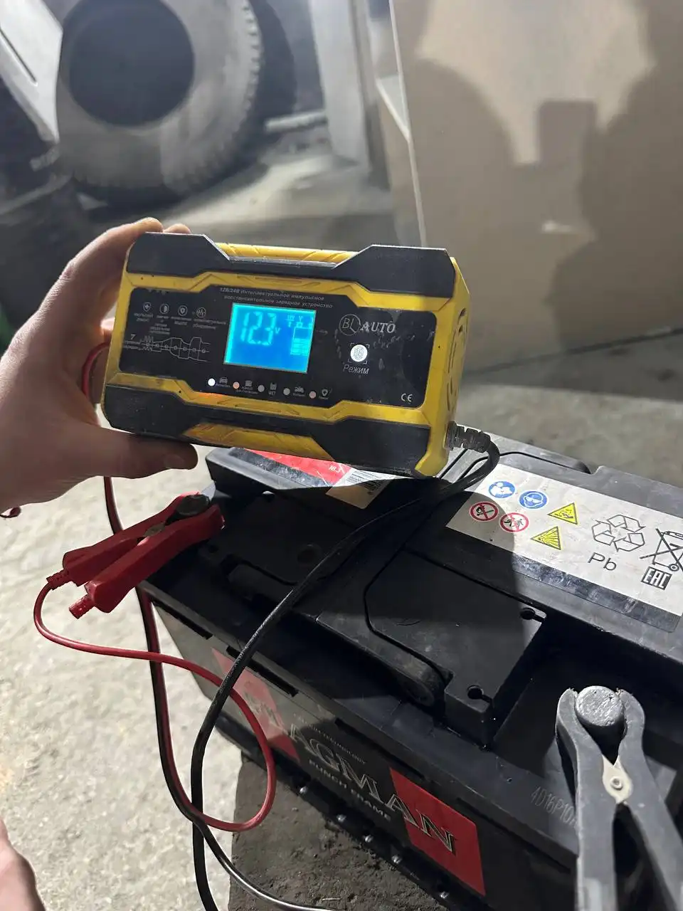 Продам аккумулятор с гарантией - Запчасти (Авто) в Новосибирск