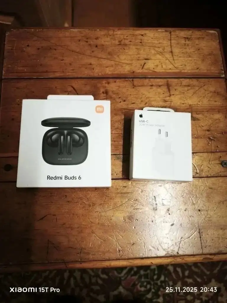 Продажа новых беспроводных наушников Redmi Buds 6 и зарядного блока для iPhone - Аксессуары для телефонов (Электроника) в Алтайское
