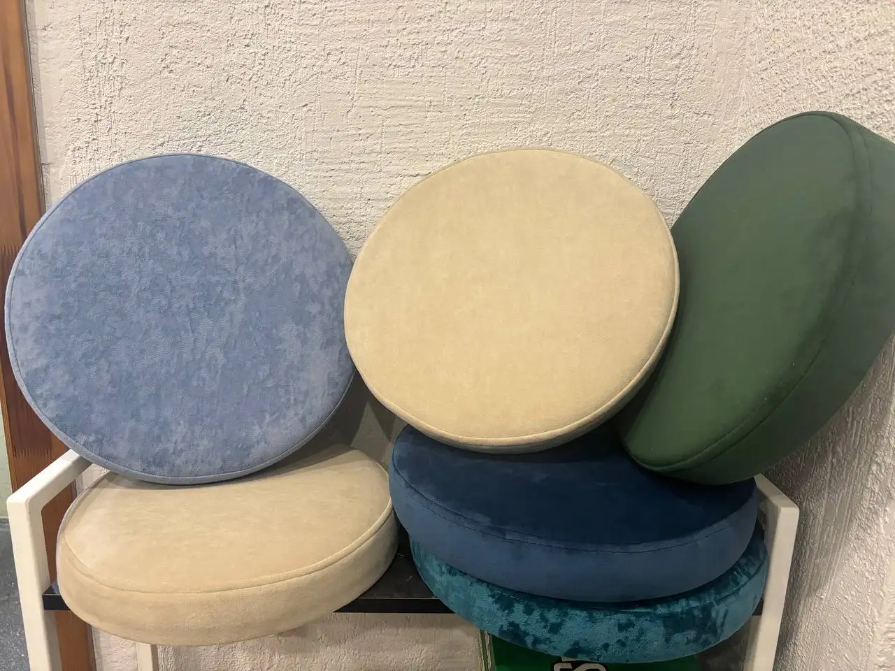 Мягкий табурет-пуфик с металлическим каркасом - Мебель (Для дома и дачи) в Новосибирск