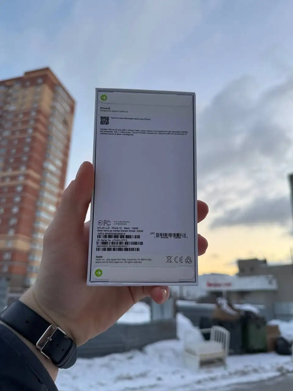 Смартфон iPhone 15 128 ГБ черный - Смартфоны (Электроника) в Новосибирск