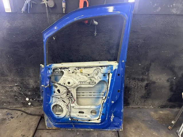 Продам переднюю правую дверь Серена С24 - частное объявление в Новосибирск