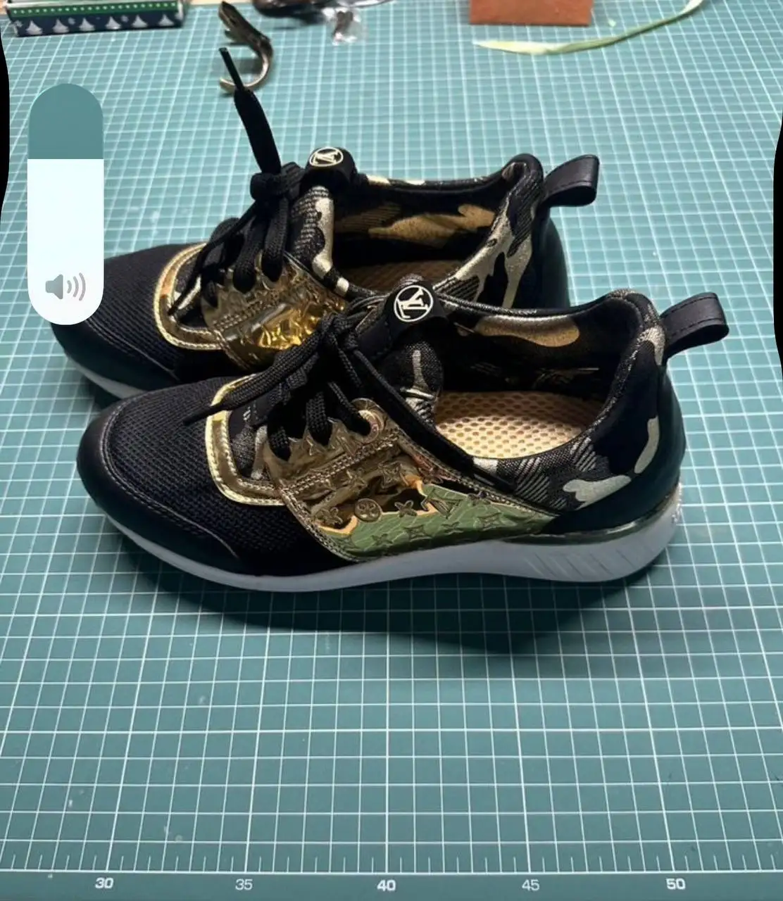 Продам новые красовки Louis Vuitton 37 размер - Обувь (Одежда) в Новосибирск