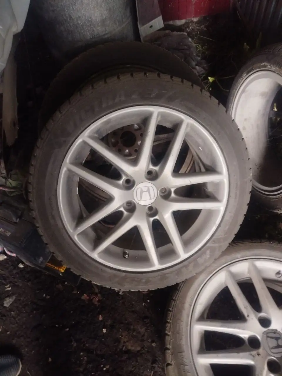Продам комплект колес - Колеса и диски (Запчасти) в Новосибирск