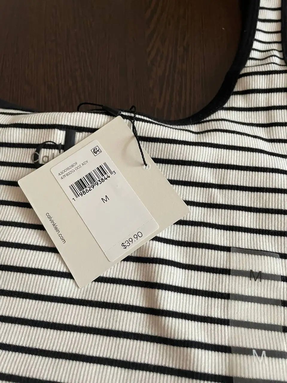 Продам топ Calvin Klein размер М новый с бирками - Женская одежда (Одежда) в Новосибирск