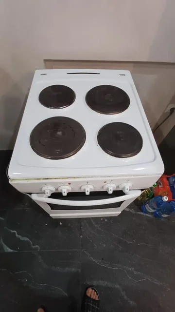 Продам электроплиту Hansa бу - Сад и огород в Новосибирск