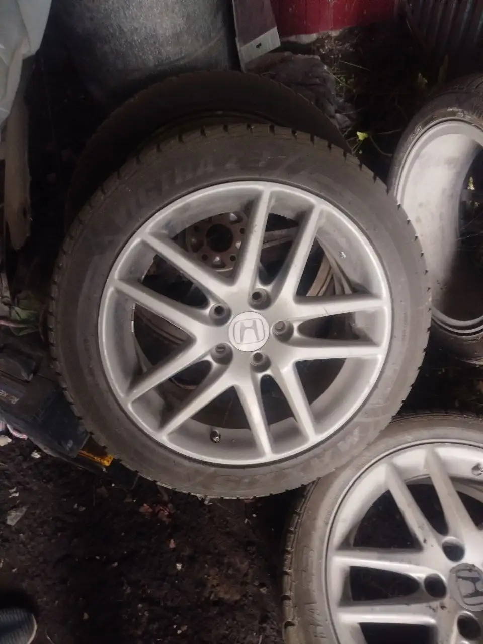 Продам комплект колес - Колеса и диски (Запчасти) в Новосибирск