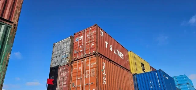 Продажа морских контейнеров в Новосибирске - Салон красоты в Новосибирск