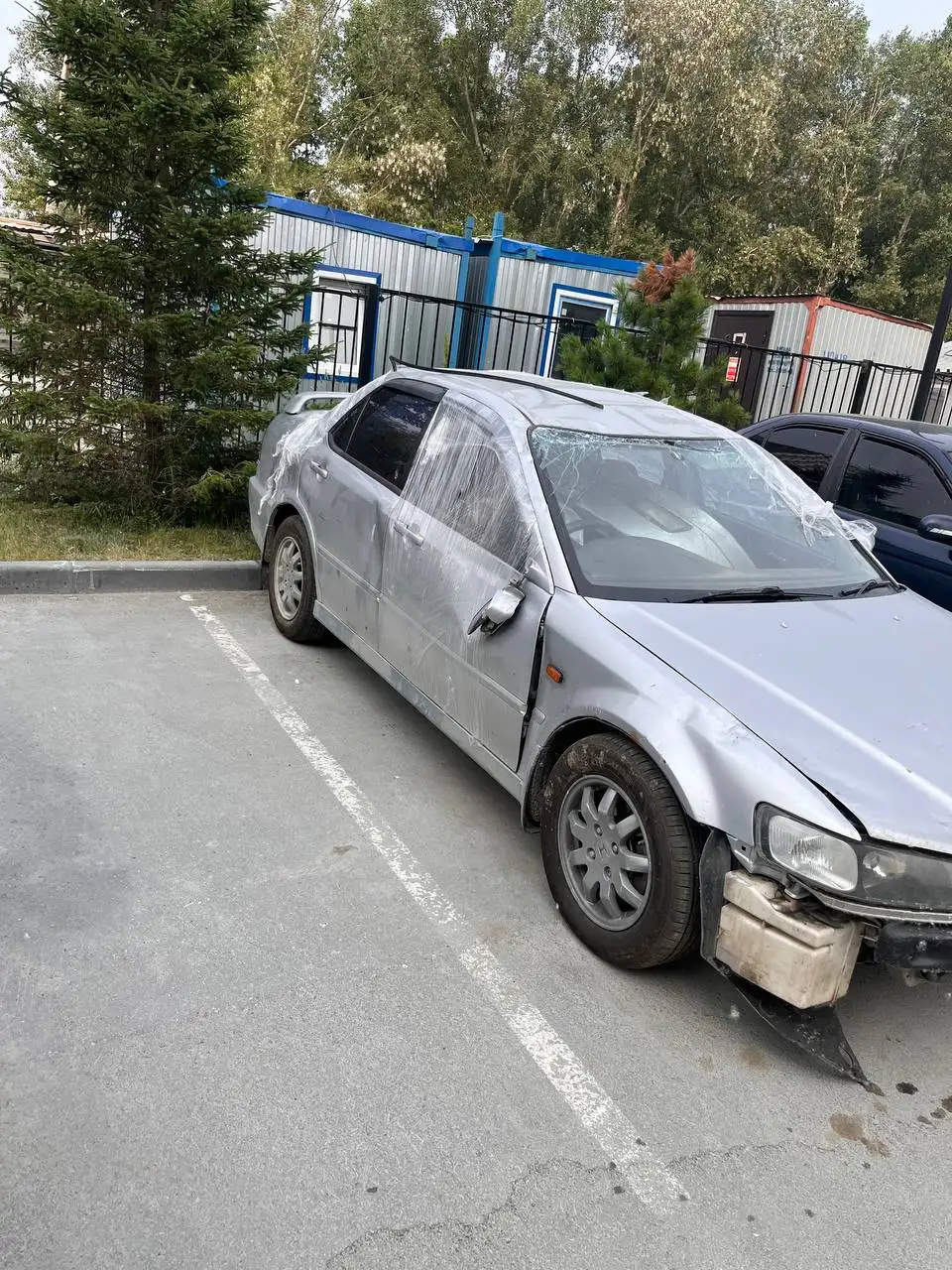 Автомобиль после ДТП, кузов поврежден, агрегаты исправны - Авто в Новосибирск